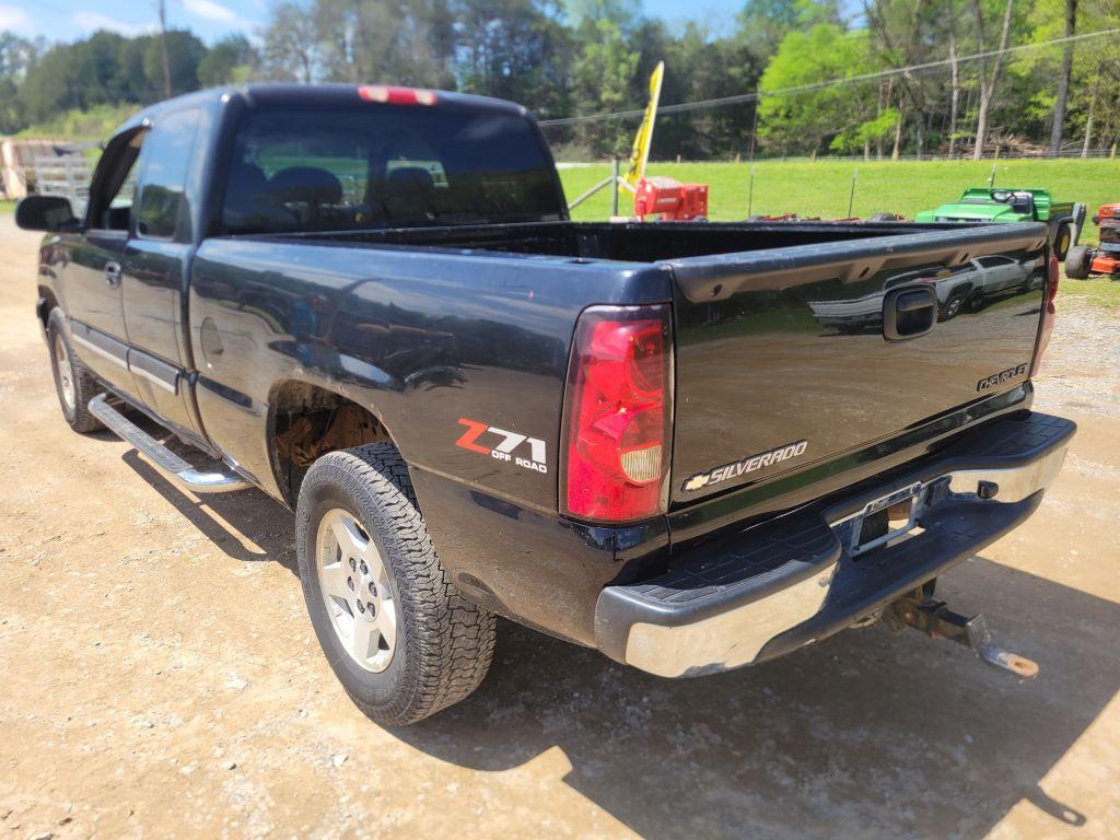 2005 CHEVROLET SILVERADO Z71, EXTENDED CAB TRUCK, MILES SHOWING: 332,073, L