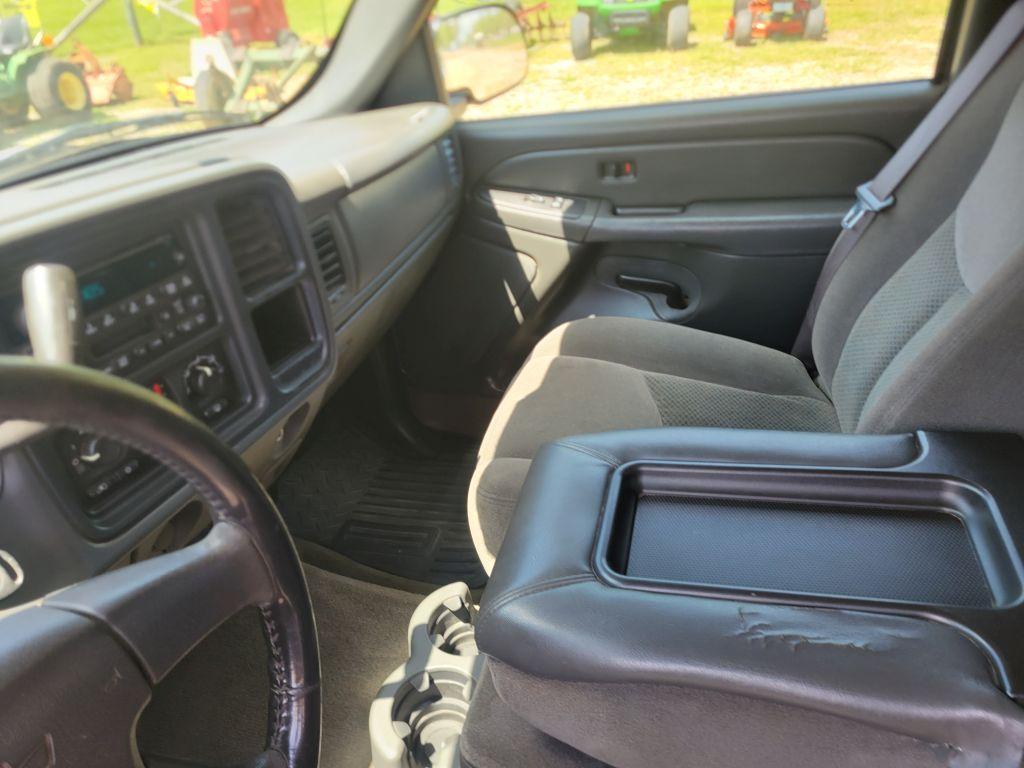 2005 CHEVROLET SILVERADO Z71, EXTENDED CAB TRUCK, MILES SHOWING: 332,073, L