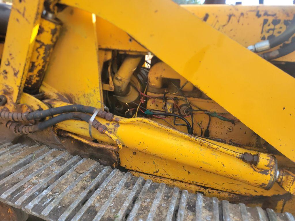 CASE 850-D TRACK LOADER, S:7075076, WITH 78'' TOOTH BUCKET, RUNS/DRIVES, US