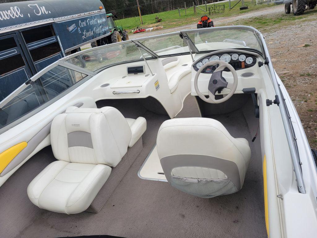 2004 STINGRAY SKIBOAT, 18'6'', GAS, S: PNYUSRE9K304, 3.0 VOLVO, HAS REGISTR