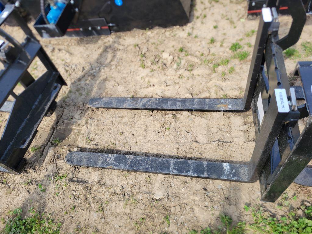 UNUSED 2024 AGT 36" MINI SKID STEER PALLET FORKS, SN: SSPF24011208F, **SELL