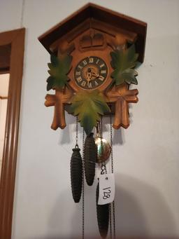 CLOCK WITH BEAUTIFUL WOODWORK LEAVES AND CHAINS