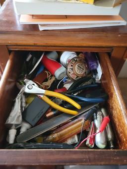 SMALL 3 DRAWER TABLE WITH WESTERN LAMP: ITEMS ON TOP INCLUDED