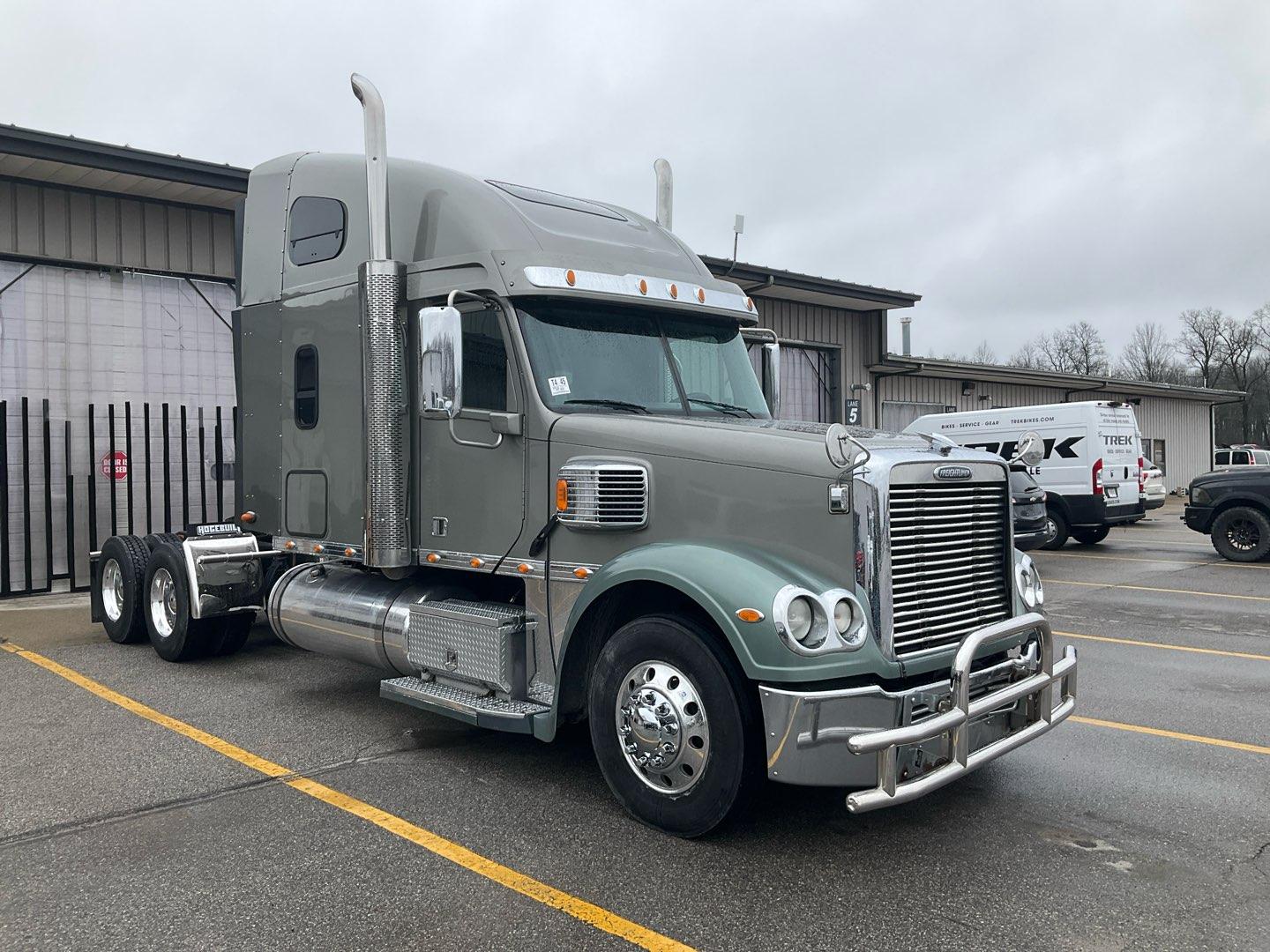 2018 FREIGHTLINER CORONADO Serial Number: 3ALXFB005JDJP9528