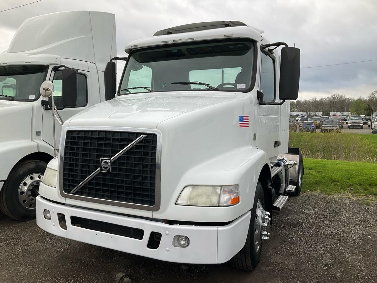 2013 VOLVO VNM42T200 Serial Number: 4V4M19DG4DN144867