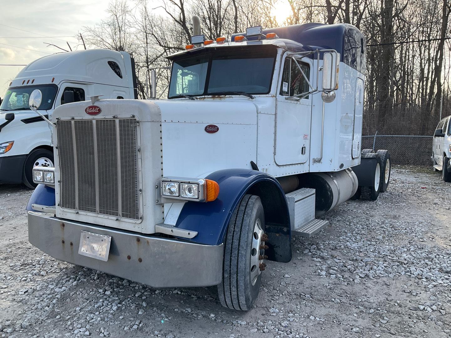 2001 PETERBILT 379 Serial Number: 1XP5DU9X21N555634