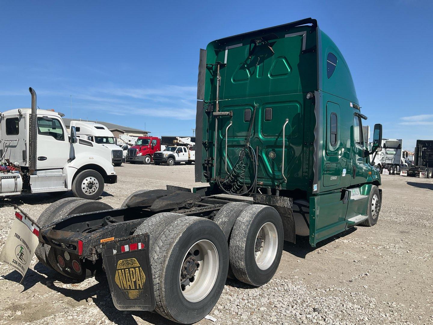 2014 FREIGHTLINER CASCADIA Serial Number: 3AKJGLBG7ESFM4528