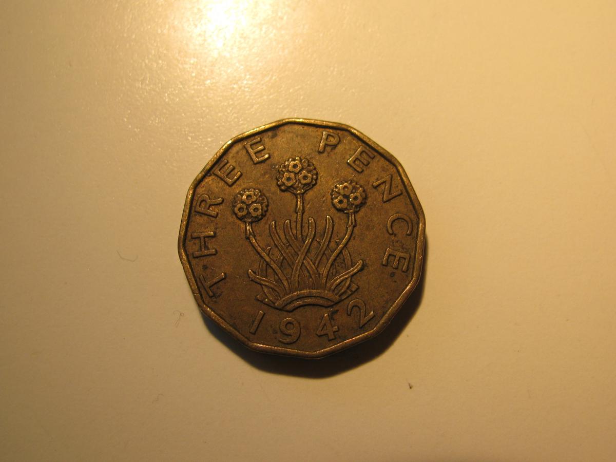 Foreign Coins: WWII 1942 Great Britain 3 Pence