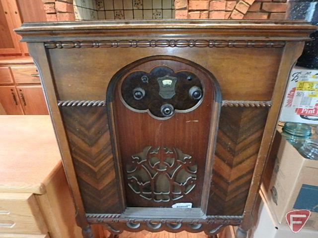 Atwater Kent antique floor radio, 60 cycles