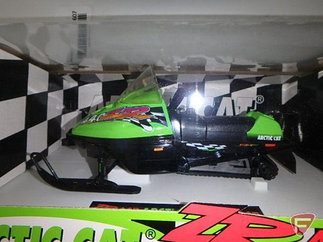 1996 Arctic Cat ZR 440 diecast snowmobile