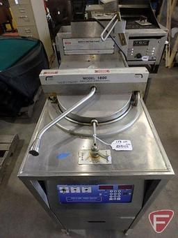 Broaster Company gas pressure fryer, Model 1800, Serial SG8A690210, 18inx34inx46in