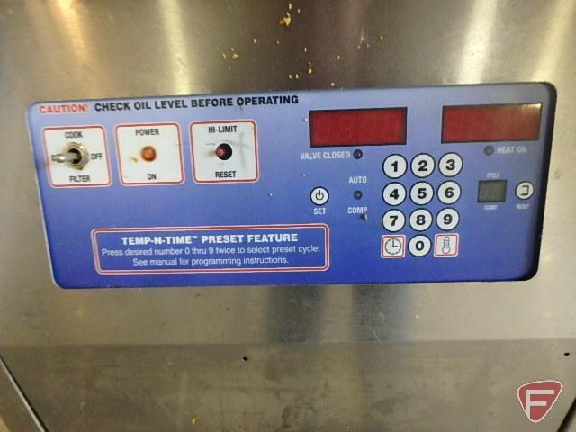 Broaster Company gas pressure fryer, Model 1800, Serial SG8A690210, 18inx34inx46in