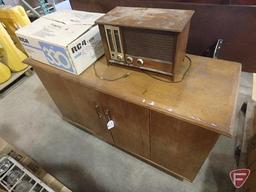 Zenith wooden console radio (16inx8 1/2inx10in)Model X334 Serial Z238407
