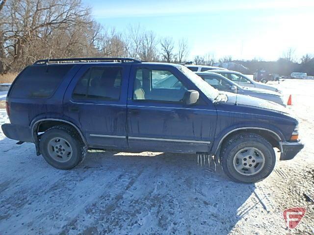 2001 Chevrolet Blazer LT Multipurpose Vehicle (MPV), VIN # 1gndt13w41k263040