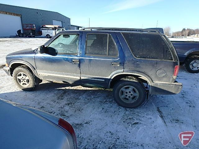 2001 Chevrolet Blazer LT Multipurpose Vehicle (MPV), VIN # 1gndt13w41k263040