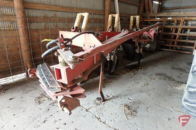 IH/International Harvester 710 Automatic three bottom plow sn 70U1111