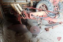 IH/International Harvester 710 Automatic three bottom plow sn 70U1111