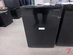Insignia 2.6 cu. ft. compact refrigerator model NS-CF26BK6