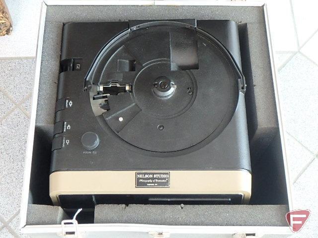 Kodak Ektagraphic Model 460 AudioViewer projector, carousel slide, with hard case
