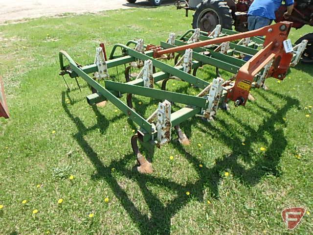 Glencoe Portable Elevator Co. cultivator with rear spring tooth 3pt attachment, base of 8.5 ft.