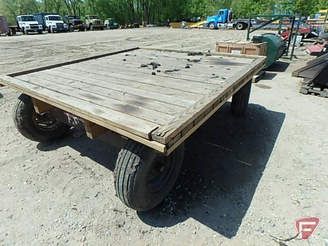 Lundell Mfg running gear flotation implement tires model 1250 with 96inx100in wood deck