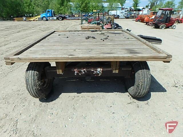 Lundell Mfg running gear flotation implement tires model 1250 with 96inx100in wood deck