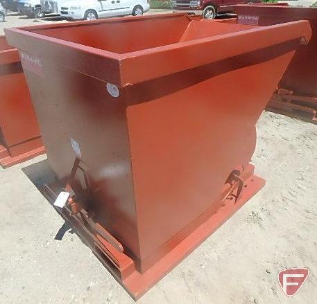 New 1.5 yard stackable self-dumping hopper