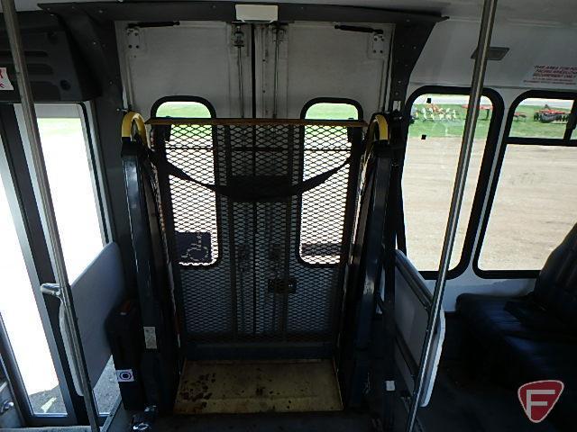 2007 Ford E-450 Super Duty Handicap Accessible 12 Seat Bus, VIN # 1fdxe45s07db08098