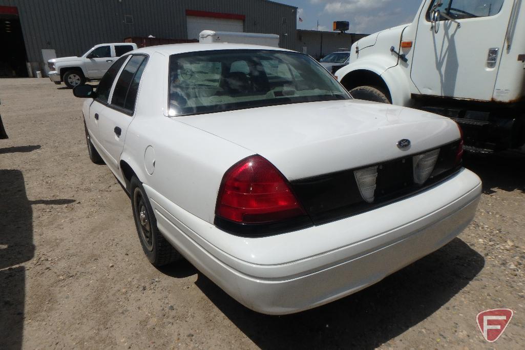 2004 Ford Crown Victoria Passenger Car, VIN # 2FAHP71W54X155831