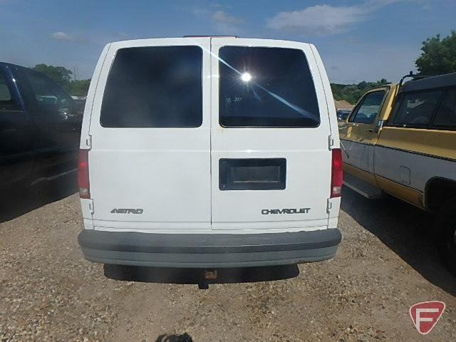 2002 Chevrolet Astro Van, VIN # 1gcdm19x32b114657