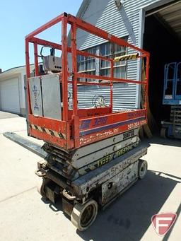 Sky Jack SJIII 3219 electric scissors lift aerial work platform, 3889 hours showing