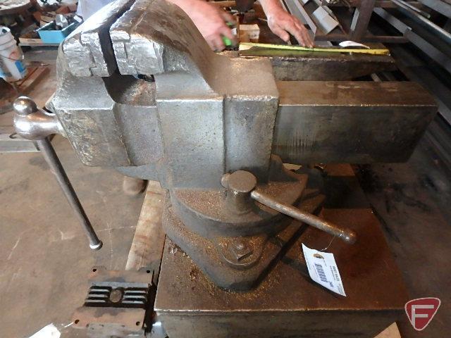 Prentis No. 95 5in bench vise on metal stand with Bulldog No. 95 pipe vise