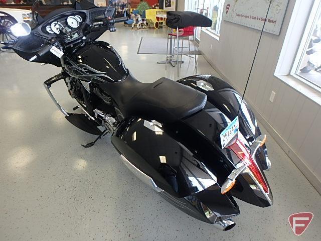 2013 Victory Cross Country Motorcycle, 106 V-Twin Bagger