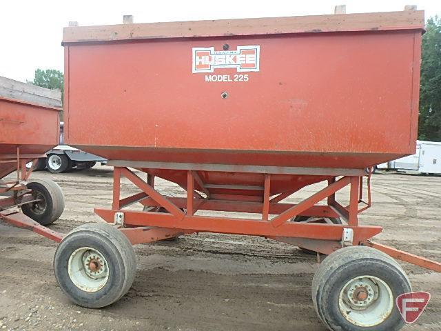 Husky model no.225 gravity box sn. 10476 on Campbell 10 ton gear model m10 sn. 5034 11lx15 tires