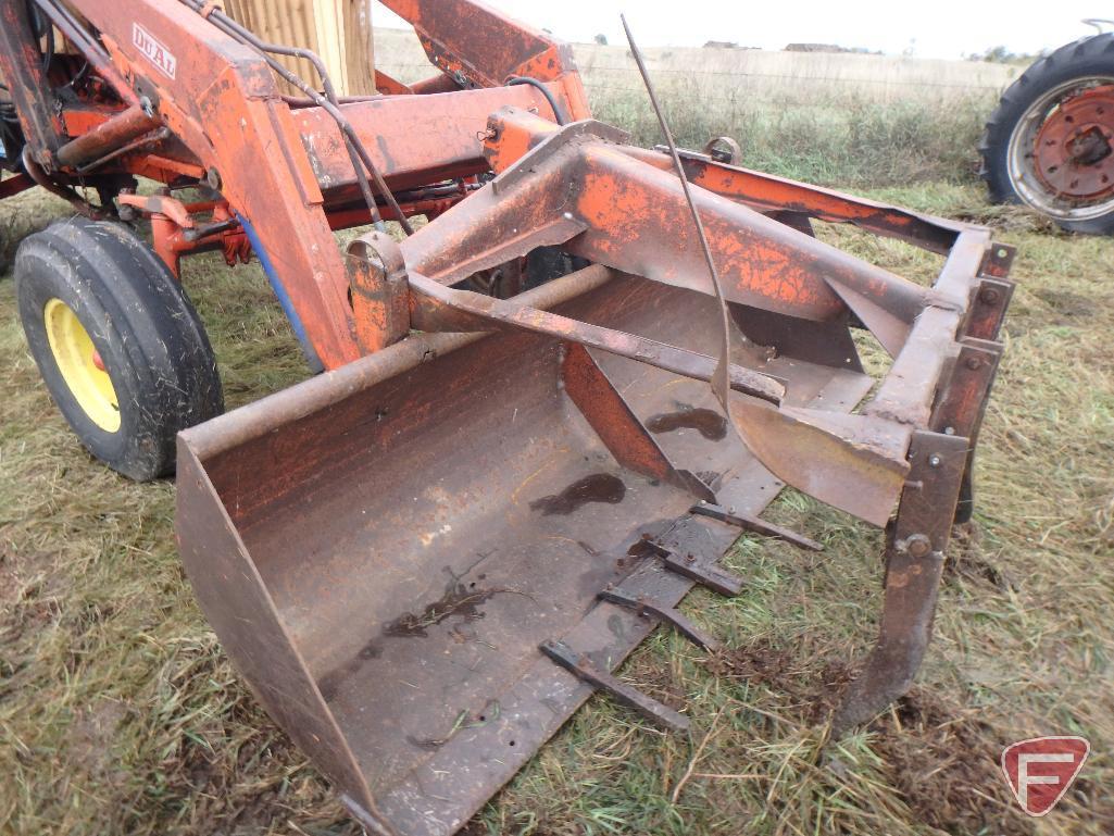 Case 930 Comfort King diesel tractor with DuAl hydraulic loader