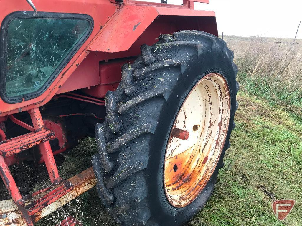 Belarus 822 diesel tractor, MFWD, with GB 3424 hydraulic loader