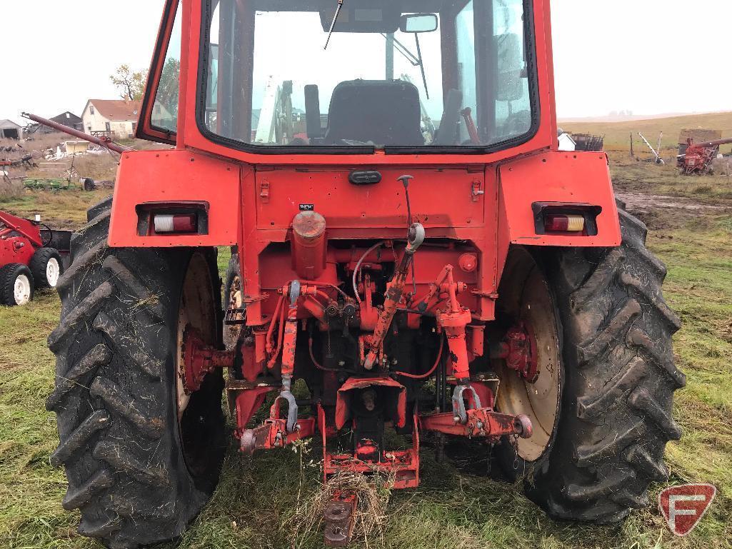 Belarus 822 diesel tractor, MFWD, with GB 3424 hydraulic loader