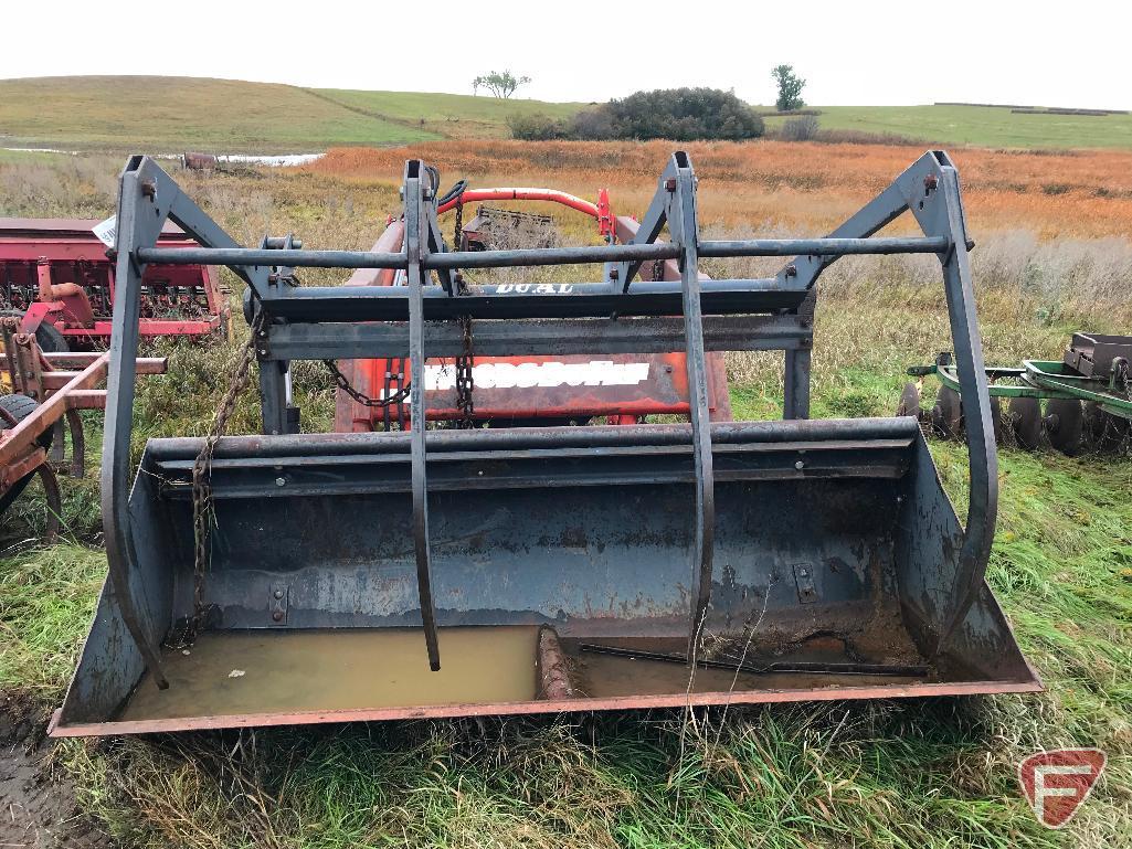 Woods DuAl 840 hydraulic tractor loader with grapple