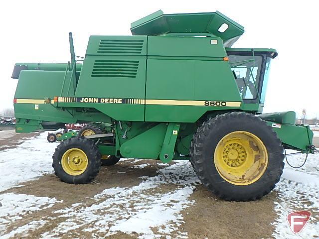 1992 John Deere 9600 combine with flared tank extension, 520/85R42 rubber and duals, 14.9x24 rears