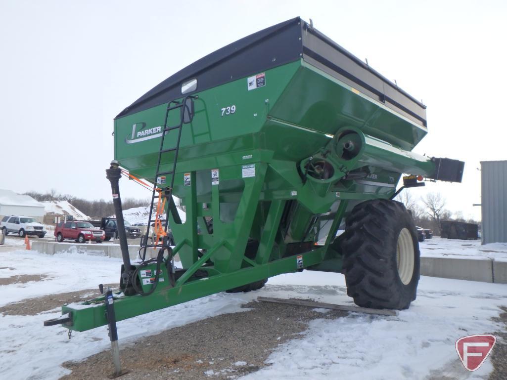 Parker 739 grain cart with tank extension and roll tarp, 30.5L-32 rubber, approx. 750 bushels