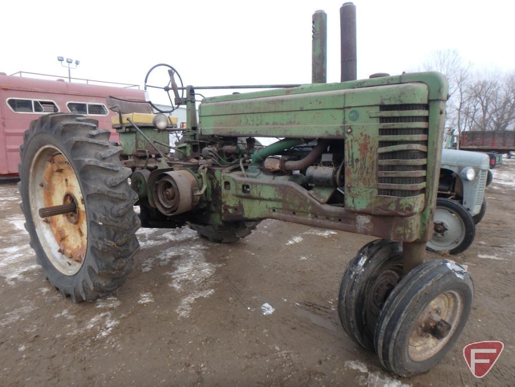 1949 John Deere A tractor sn 612824, narrow front, streamlined, battery seat, roll-o-matic