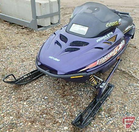 1998 Ski-Doo Bombardier Formula Z snowmobile, 670 engine, SN: 125402951