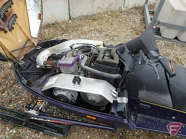 1998 Ski-Doo Bombardier Formula Z snowmobile, 670 engine, SN: 125402951