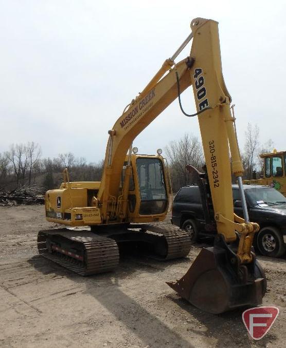 1996 John Deere 490E excavator, sn FF490EX026275 with excavator bucket and attached thumb