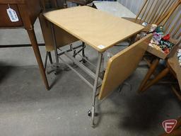 Vintage wood desk. 4 drawers with veneer top.