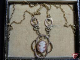Ladies 10K Yellow Gold Cameo pendant with 20" 10K Yellow Gold chain