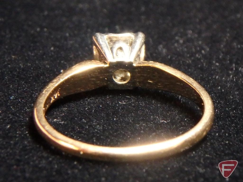 Ladies 14K Yellow Gold Diamond wedding ring, center stone Round Diamond estimated .50 CT TW H I-1