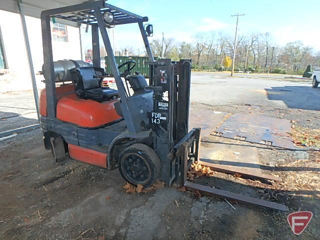 Toyota gas forklift truck model 42-6FGCU25, sn 62293, 23893 hours showing