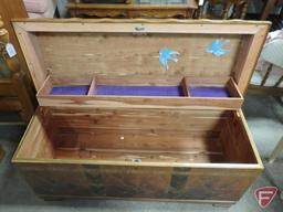 Cedar chest, 24inHx46inWx19inD