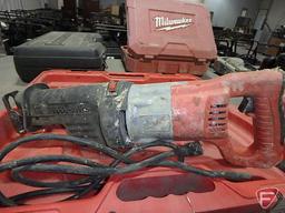 Milwaukee Heavy Duty Sawzall reciprocating saw with case